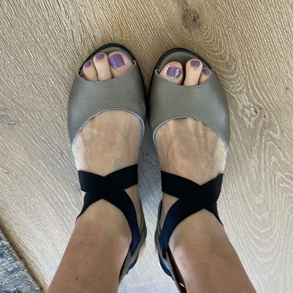 Leather sandals with rubber soles